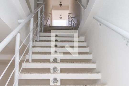 Escada de Entrada de casa à venda com 3 quartos, 390m² em Vila Anglo Brasileira, São Paulo