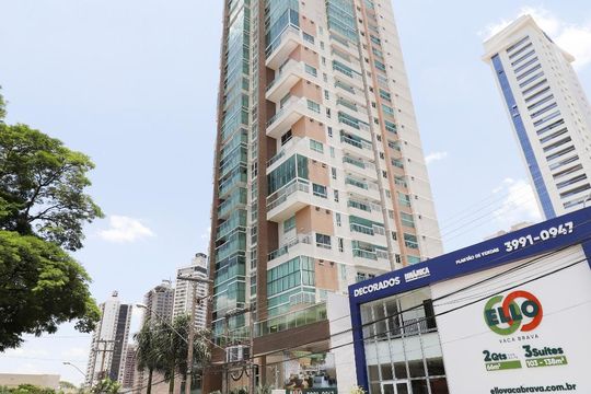 Fachada de apartamento à venda com 2 quartos, 75m² em Setor Bueno, Goiânia