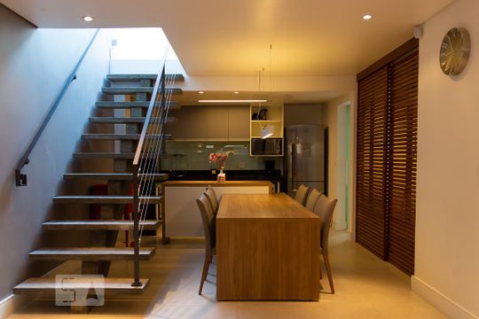 Casa de Condomínio para alugar com 2 quartos, 160m² em Vila Gumercindo, São Paulo