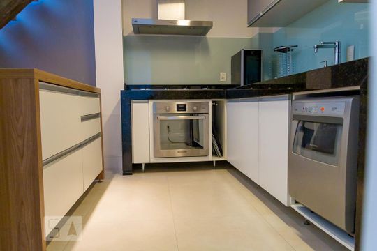 Cozinha de casa de condomínio para alugar com 2 quartos, 160m² em Vila Gumercindo, São Paulo