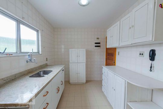 Cozinha de apartamento à venda com 2 quartos, 100m² em São Francisco Xavier, Rio de Janeiro
