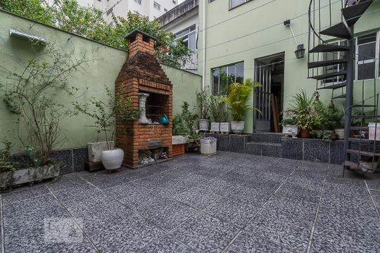 Quintal de casa para alugar com 4 quartos, 250m² em Vila Mascote, São Paulo