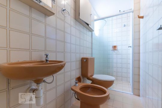 Banheiro de kitnet/studio para alugar com 1 quarto, 52m² em Botafogo, Campinas