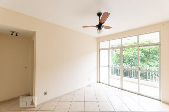Sala de apartamento para alugar com 1 quarto, 50m² em Centro, Niterói