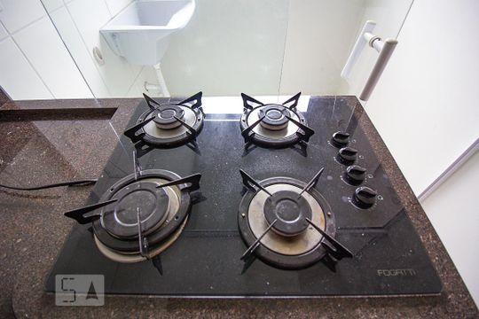 Cozinha - Cooktop de apartamento para alugar com 2 quartos, 45m² em Pinheirinho, Curitiba