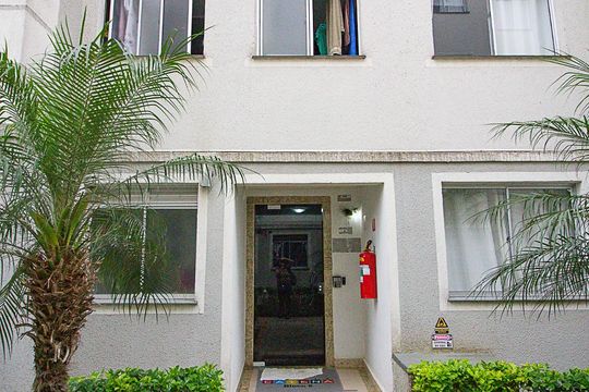 Fachada do bloco de apartamento para alugar com 2 quartos, 45m² em Pinheirinho, Curitiba
