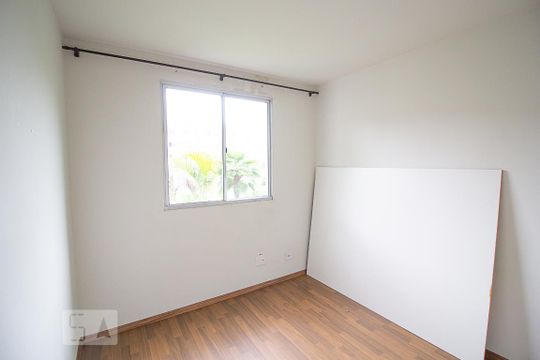 Quarto 1 de apartamento para alugar com 2 quartos, 45m² em Pinheirinho, Curitiba