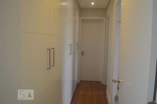 Corredor de apartamento à venda com 3 quartos, 211m² em Vila Andrade, São Paulo