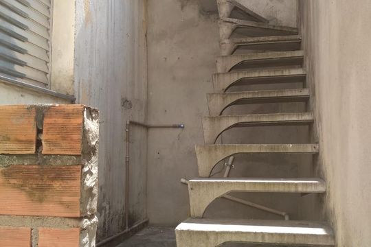 Escada para andar superior de casa à venda com 2 quartos, 130m² em Centro, São Caetano do Sul