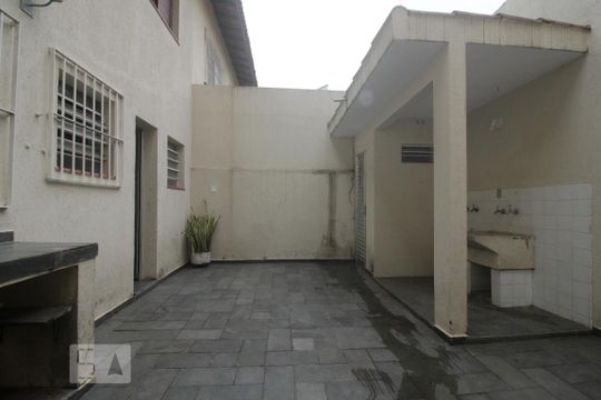 Área Externa de casa para alugar com 3 quartos, 121m² em Real Parque, São Paulo