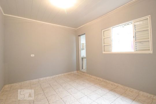 Quarto de casa para alugar com 1 quarto, 40m² em Parque Peruche, São Paulo