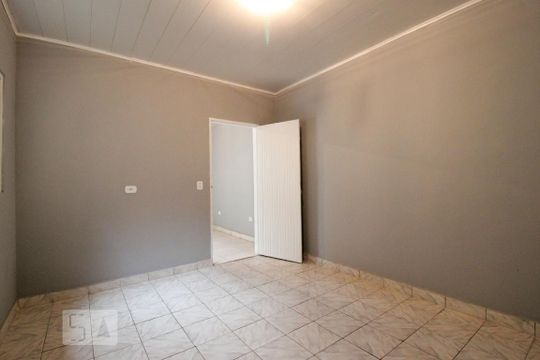 Quarto de casa para alugar com 1 quarto, 40m² em Parque Peruche, São Paulo