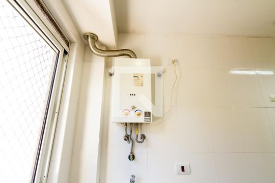 Área de Serviço - detalhe aquecedor de apartamento à venda com 3 quartos, 126m² em Cascatinha, Curitiba