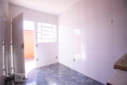 cozinha de casa para alugar com 2 quartos, 60m² em Vila Santana, Campinas