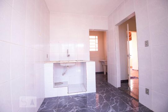 cozinha de casa para alugar com 2 quartos, 60m² em Vila Santana, Campinas