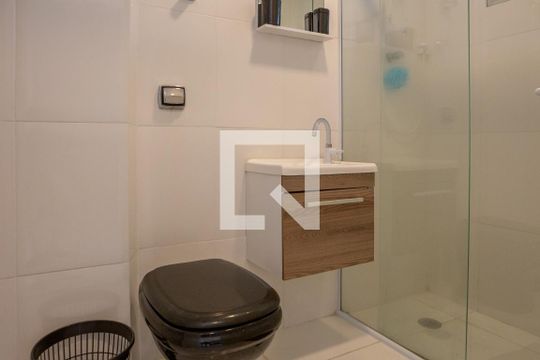 Banheiro de apartamento à venda com 2 quartos, 56m² em Água Branca, São Paulo