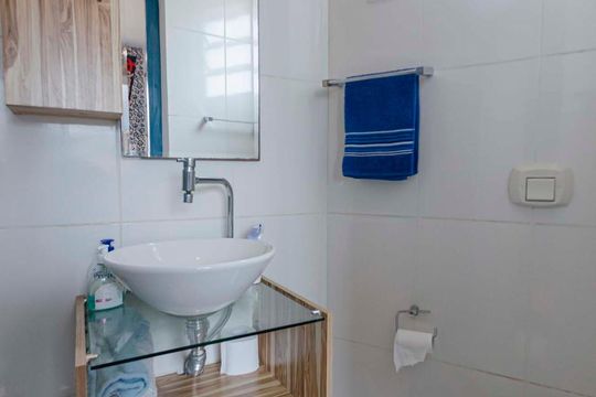 Banheiro de kitnet/studio para alugar com 1 quarto, 25m² em Estácio, Rio de Janeiro