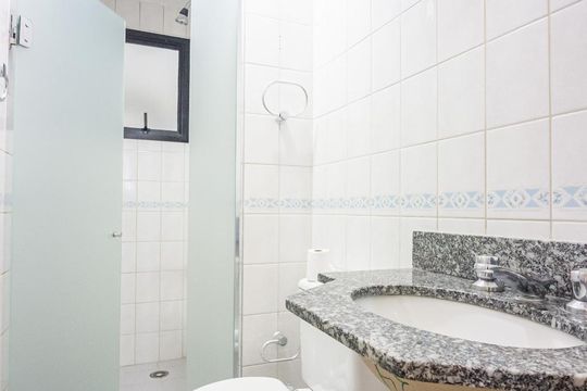 Banheiro  de apartamento à venda com 3 quartos, 75m² em Jardim Peri Peri, São Paulo