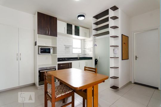 Sala de apartamento para alugar com 1 quarto, 50m² em Vila Itapura, Campinas