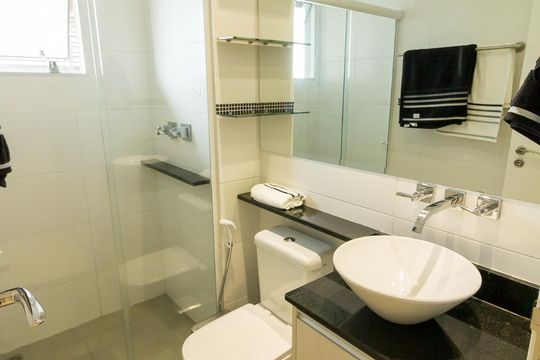 Banheiro de kitnet/studio para alugar com 1 quarto, 36m² em Vila Augusta, Guarulhos