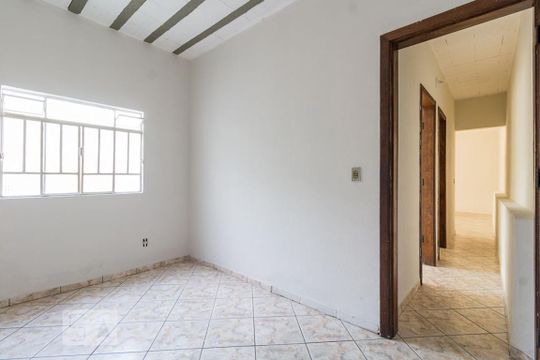 Quarto de casa para alugar com 3 quartos, 55m² em Dom Bosco, Belo Horizonte