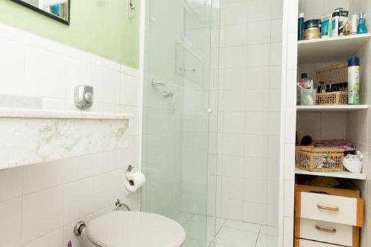BANHEIRO SOCIAL de apartamento para alugar com 2 quartos, 85m² em São Domingos, Niterói