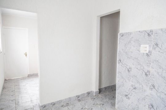 Cozinha de casa para alugar com 2 quartos, 80m² em Vila Domitila, São Paulo