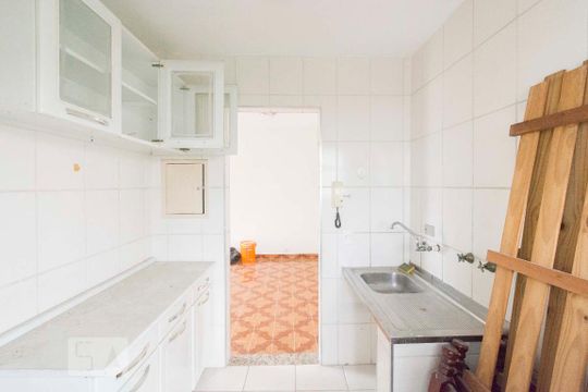Cozinha de apartamento à venda com 2 quartos, 60m² em Vila Butantã, São Paulo