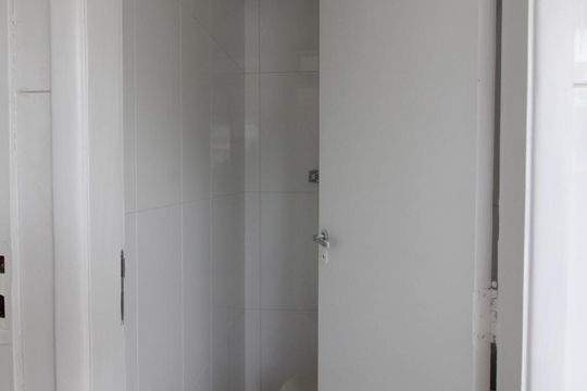 Banheiro de serviço de apartamento à venda com 3 quartos, 97m² em Vila Progredior, São Paulo
