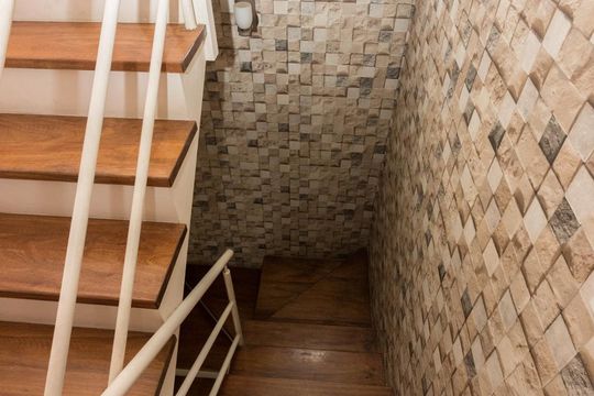 Escada de casa à venda com 3 quartos, 120m² em Tanque, Rio de Janeiro