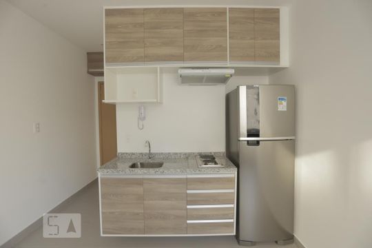 Cozinha de apartamento para alugar com 1 quarto, 20m² em República, São Paulo