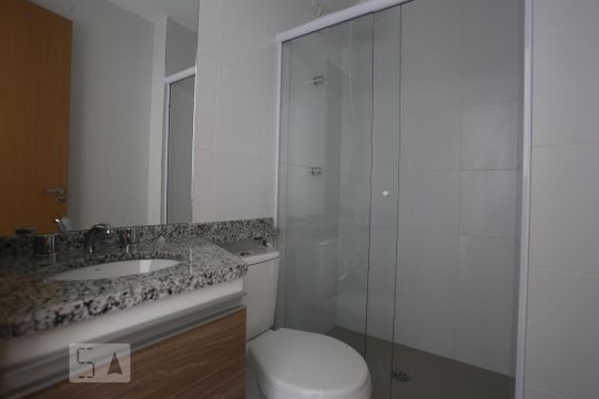 Banheiro de apartamento para alugar com 1 quarto, 20m² em República, São Paulo