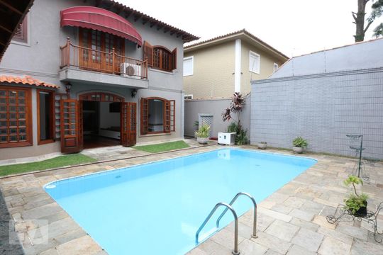 Casa à venda com 4 quartos, 485m² em Jardim Leonor, São Paulo