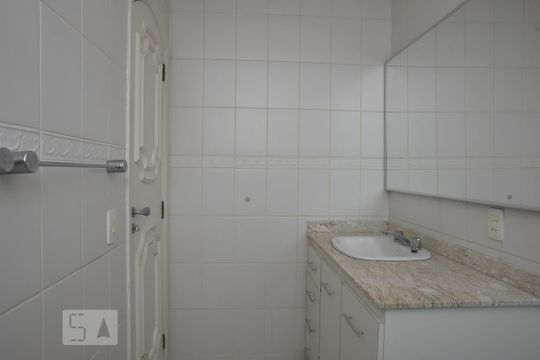 Banheiro do Quarto 1 de apartamento para alugar com 4 quartos, 250m² em Jardim Guanabara, Rio de Janeiro