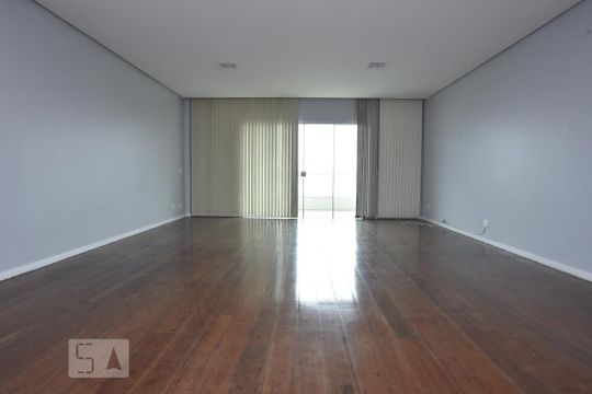 Apartamento para alugar com 4 quartos, 250m² em Jardim Guanabara, Rio de Janeiro