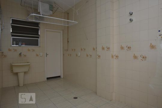 Area de serviço de apartamento para alugar com 4 quartos, 250m² em Jardim Guanabara, Rio de Janeiro