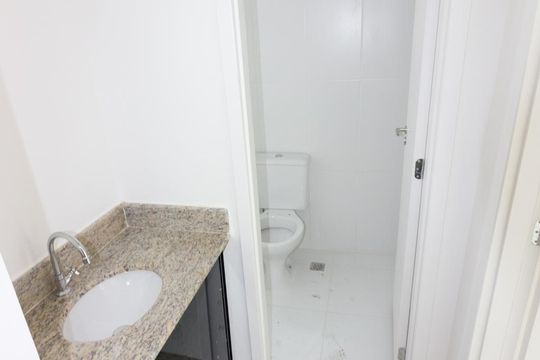 Banheiro de apartamento à venda com 1 quarto, 40m² em Taquara, Rio de Janeiro