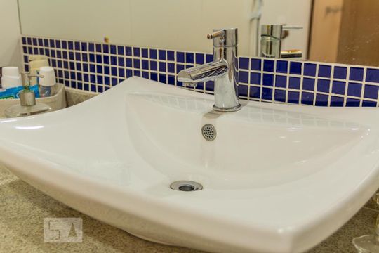 Banheiro da Suíte 3 pia de apartamento à venda com 3 quartos, 100m² em Cachambi, Rio de Janeiro