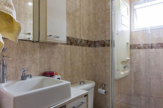 Banheiro de apartamento à venda com 2 quartos, 50m² em Vila Roque, São Paulo