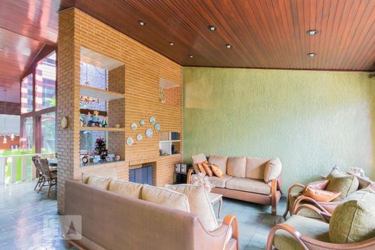 Casa para alugar com 7 quartos, 702m² em Itaquera, São Paulo