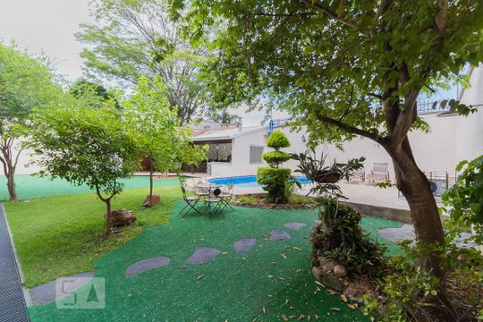 Quintal de casa para alugar com 7 quartos, 702m² em Itaquera, São Paulo