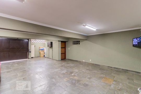 Garagem de casa para alugar com 7 quartos, 702m² em Itaquera, São Paulo