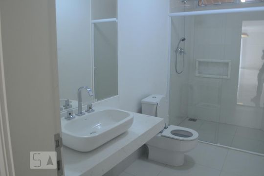 Banheiro de casa à venda com 4 quartos, 500m² em Vila Progredior, São Paulo