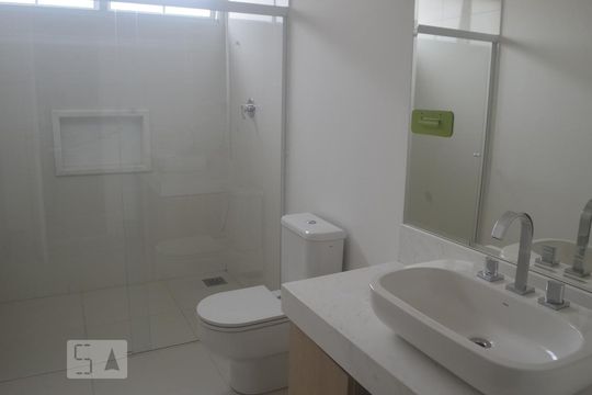 Banheiro de casa à venda com 4 quartos, 500m² em Vila Progredior, São Paulo