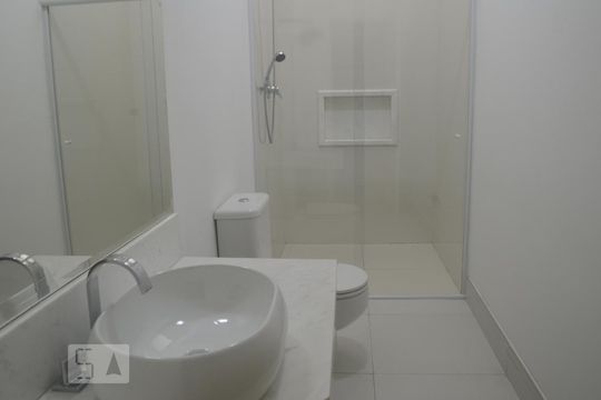 Banheiro de casa à venda com 4 quartos, 500m² em Vila Progredior, São Paulo