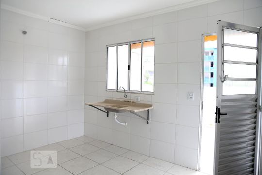 Cozinha de casa para alugar com 1 quarto, 40m² em Jd Record, Taboão da Serra