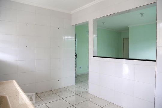 Cozinha de casa para alugar com 1 quarto, 40m² em Jd Record, Taboão da Serra