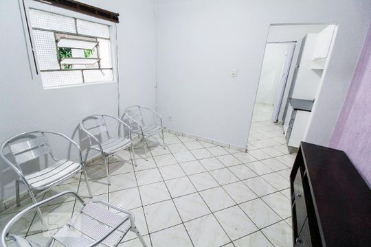 Sala de casa para alugar com 2 quartos, 56m² em St. Leste Universitário, Goiânia