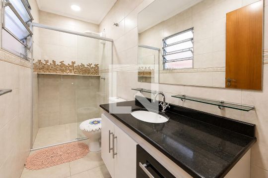 Banheiro de casa para alugar com 1 quarto, 90m² em Bela Vista, São Paulo