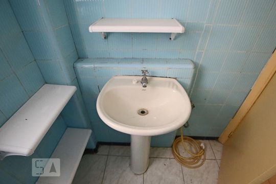 Banheiro de apartamento para alugar com 1 quarto, 45m² em Santa Efigênia, São Paulo